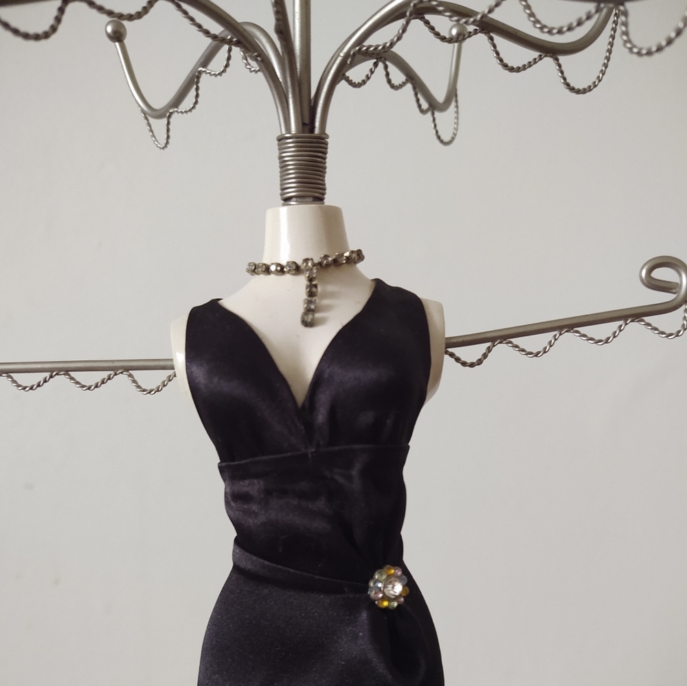 Mannequin Jewelry Organizer - image 2